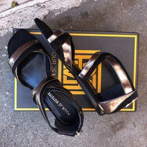 ✨Host Pick✨ Pour La Victoire Suede Leather Sandals